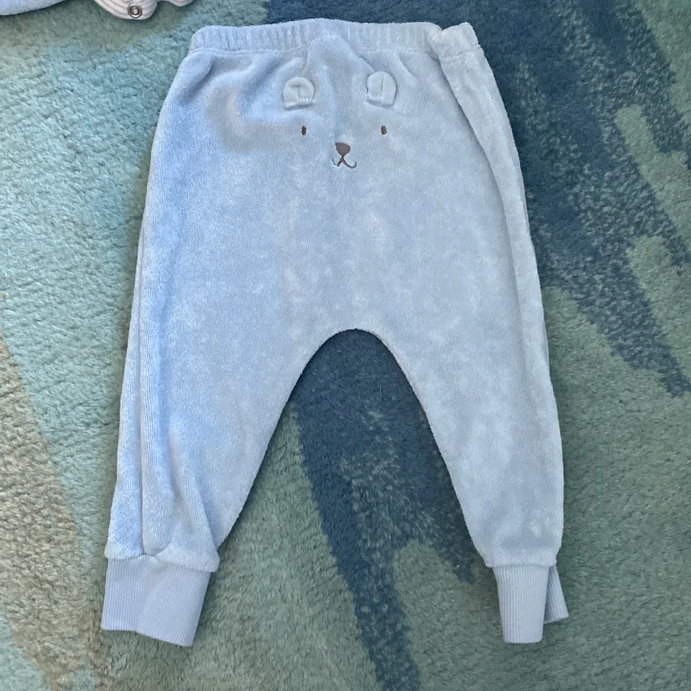 Carter’s 6-9 month bear outfit